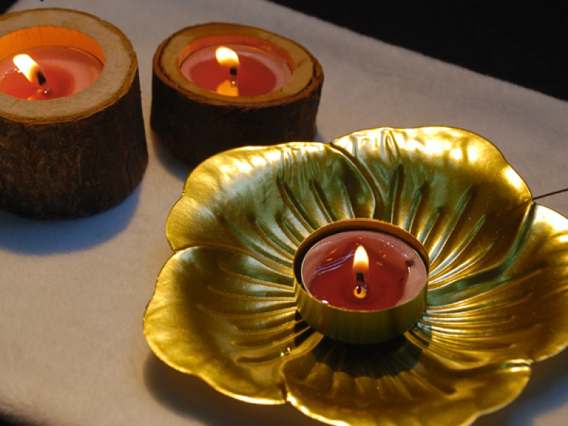  Đế 1 tealight lá vàng L